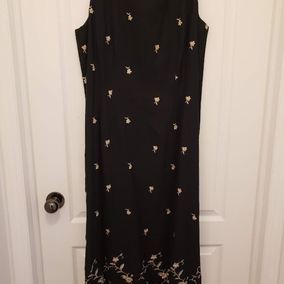 Black Linen Lined Dress With delicately embroidered floral print Size14 - Picture 3 of 6